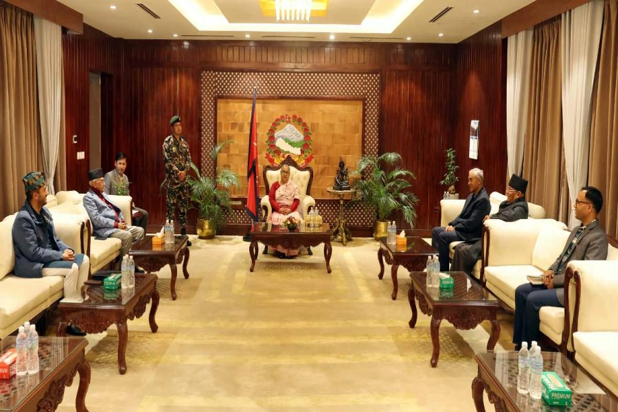 PM with Top Leaders-1766830993.webp